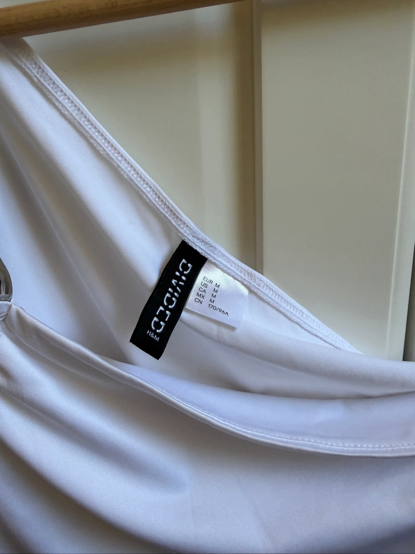 Asymmetric white top with silver jewel details H&M – photo 3